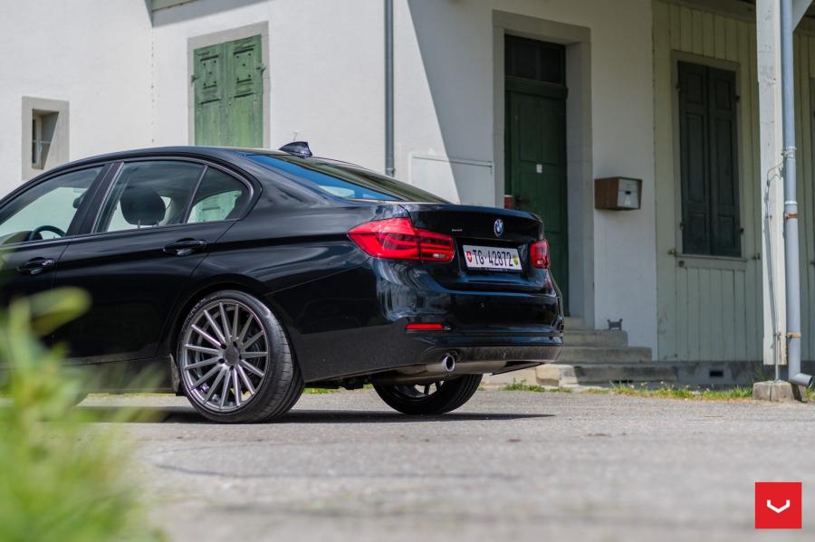 Детали экстерьера BMW 3-Series Sedan on Vossen Wheels (VFS2) 2017 года  (фото 20 из 25)